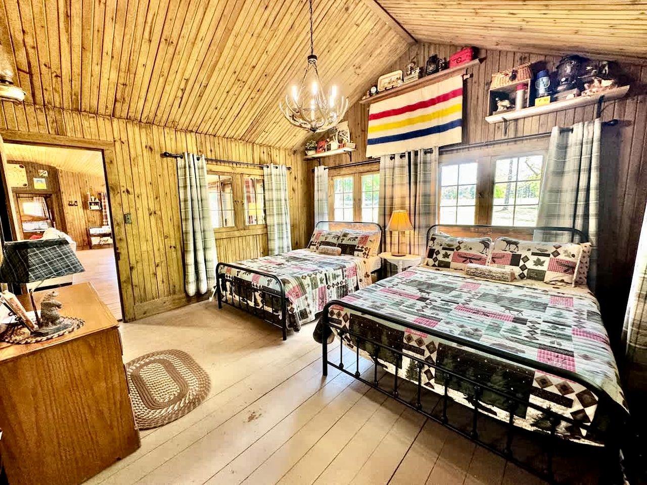 Tranquil Riverfront Cabin Retreat with Wildlife, Trails & Open Skies in Tahlequah, Oklahoma