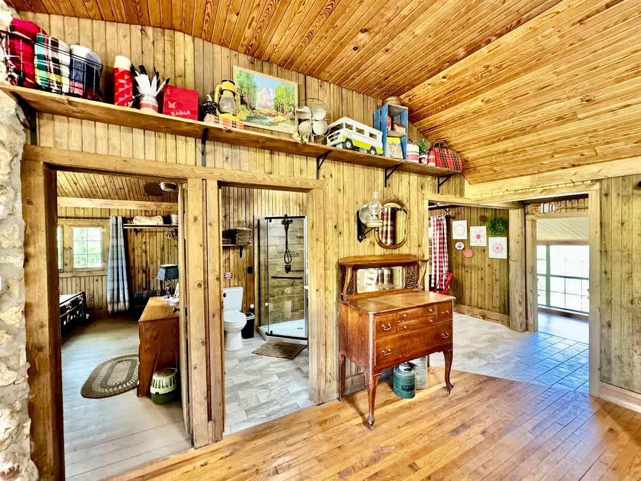 Tranquil Riverfront Cabin Retreat with Wildlife, Trails & Open Skies in Tahlequah, Oklahoma