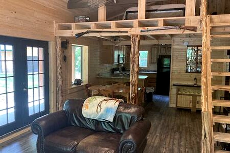 Cabins (United States of America, --, --)