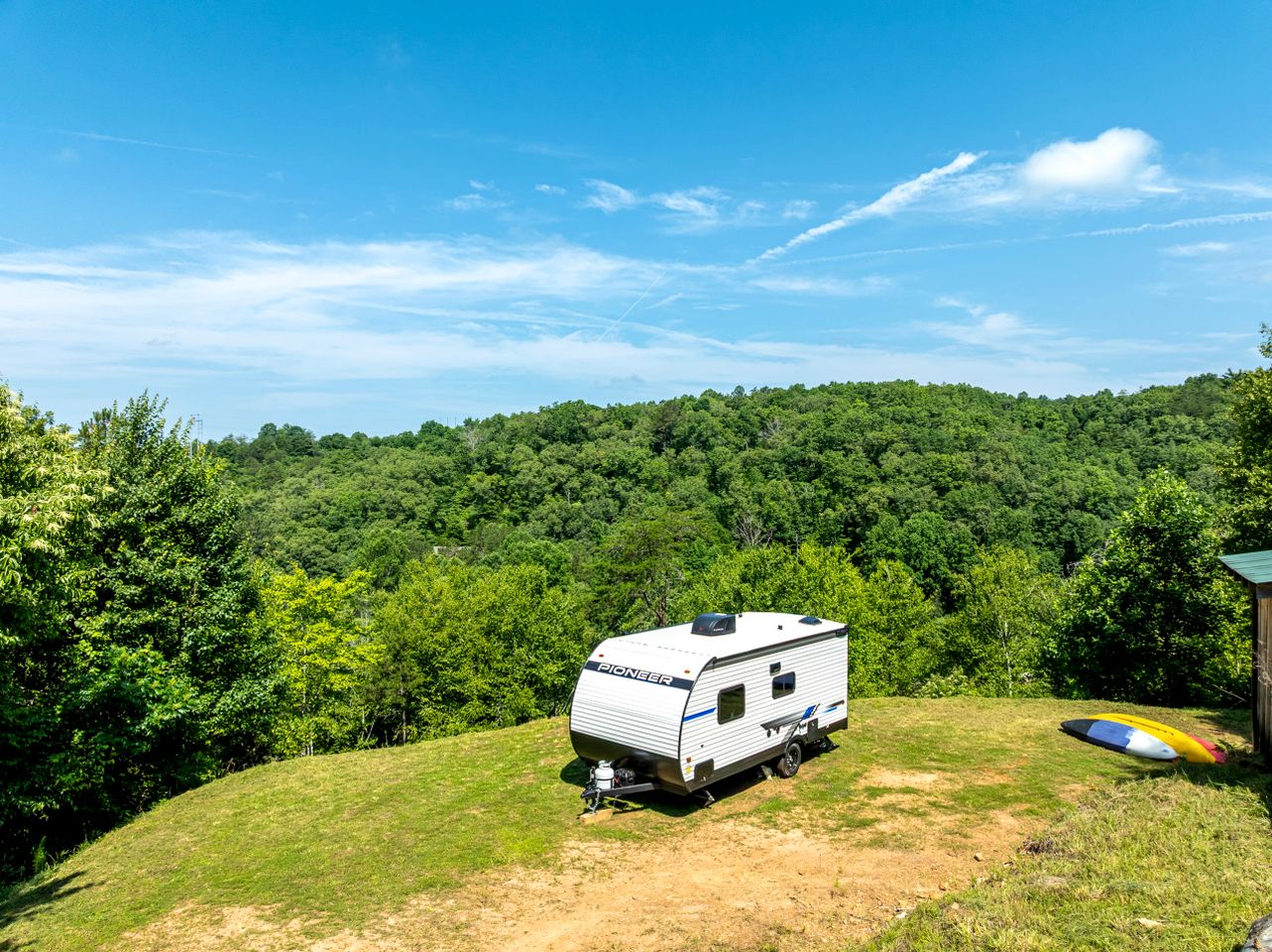 Charming Riverside Camper with Pool, Pickleball & Trails near Blue Ridge, Georgia