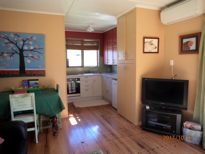 Cottages (Taumarunui, North Island, New Zealand)