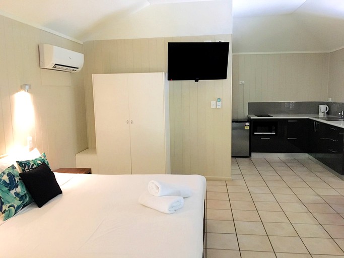 Cottages (Mission Beach, Queensland, Australia)