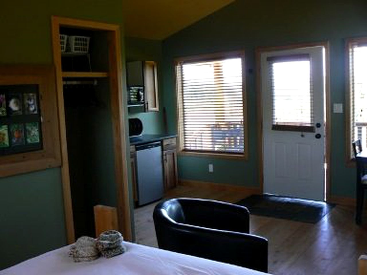 Log Cabins (Port Hardy, British Columbia, Canada)