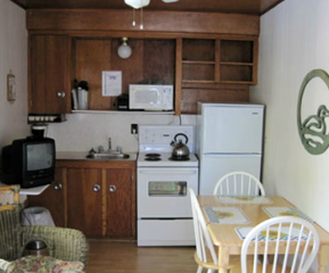 Cottages (Alban, Ontario, Canada)