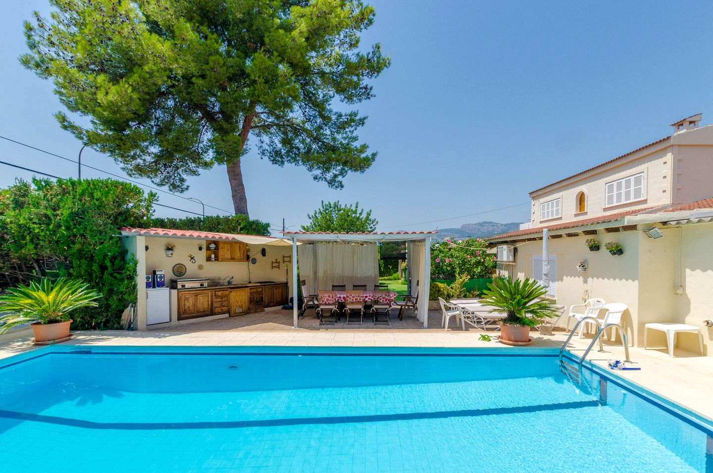 Enjoy a holiday in Spain at this Mallorca villa rental!