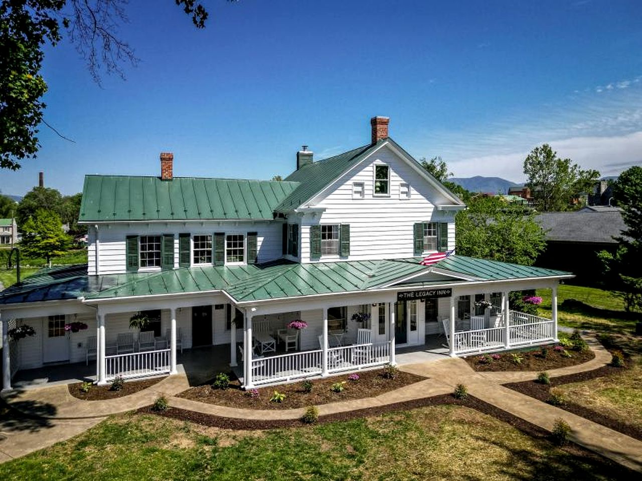 Opulent Mountain Vacation Rentals with Timeless Charm near Shenandoah National Park Virginia