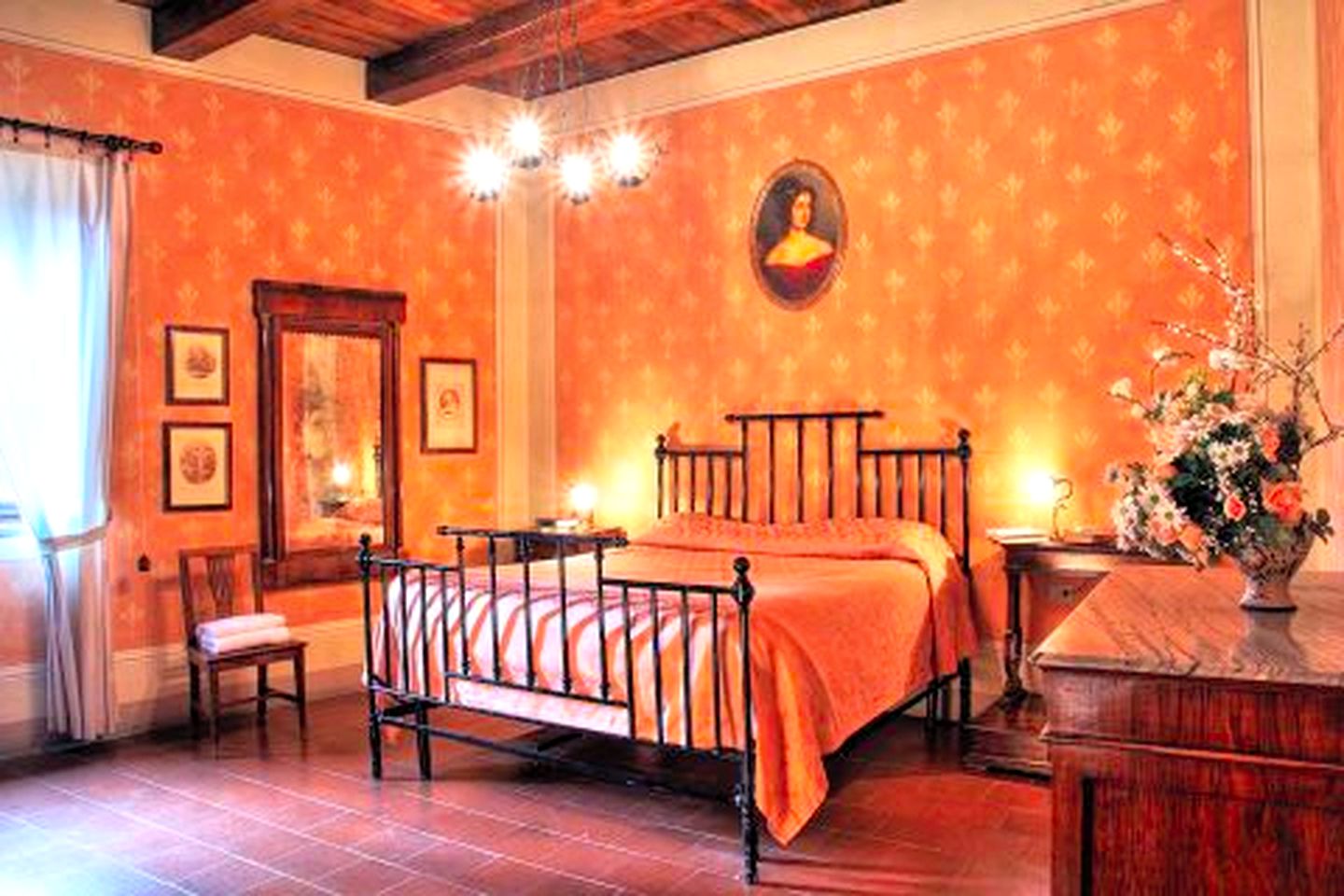 Elegant Suite Rental with Antique Furnishings in a Medieval Castle in Central Italy