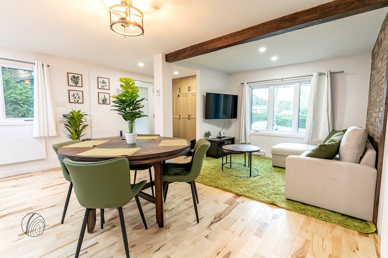 Vacation Rentals (Canada, --, --)