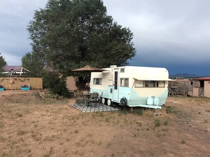 Caravans (Santa Fe, New Mexico, United States)