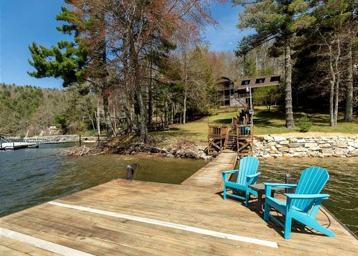 Enchanting Cabin with Breathtaking Sunset and Lake Views in North Carolina