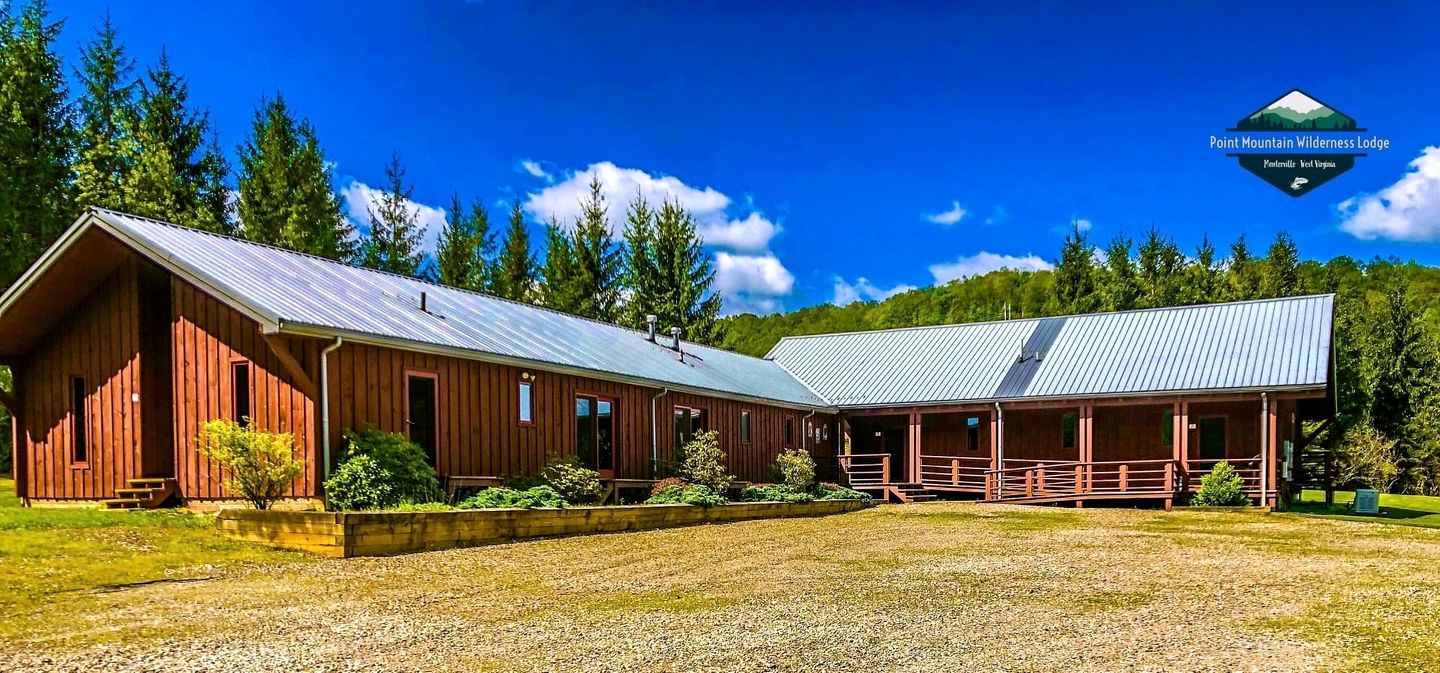Mountain Cabin Lodge with Large Deck and Panoramic Views in West Virginia