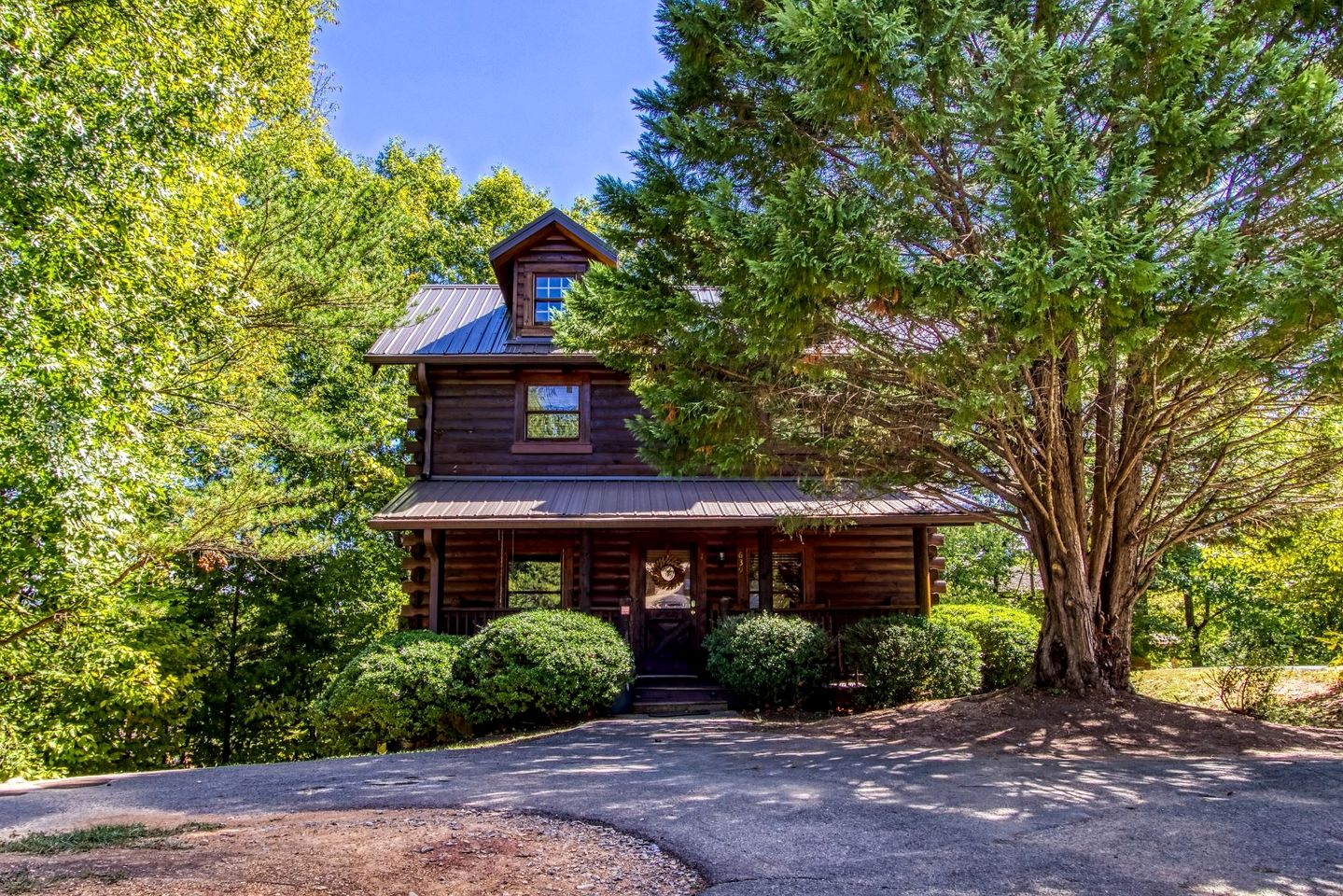 Group Cabin with Game Room and Theater Space in Pigeon Forge, Tennessee