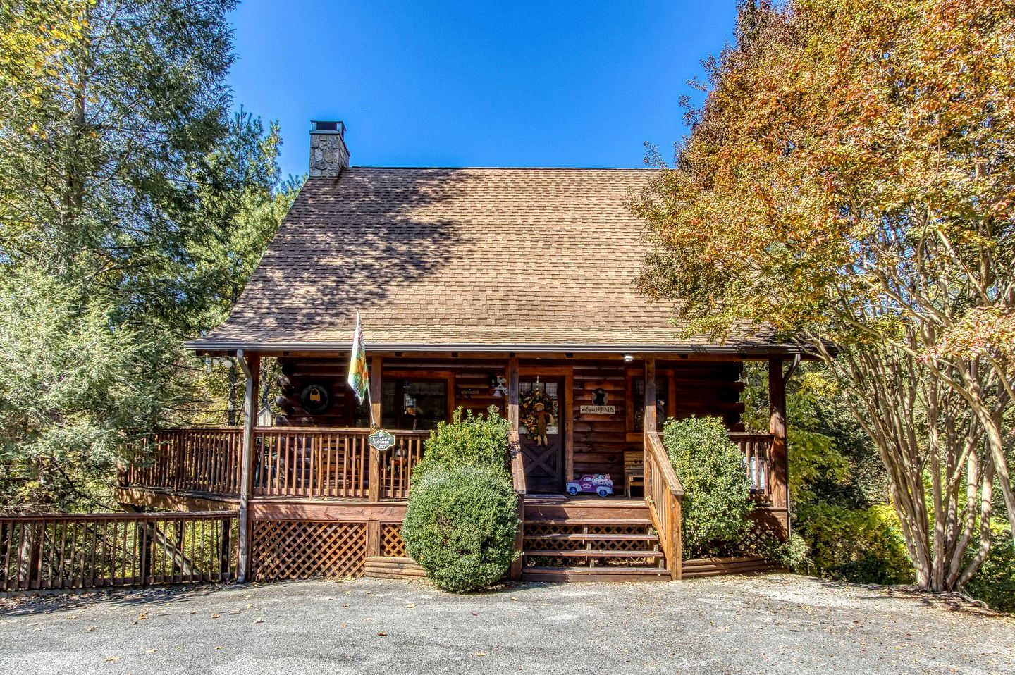 Tennessee Glamping Paradise - Enjoy Family Vacations in This Luxury Cabin Rental with Hot Tub Access