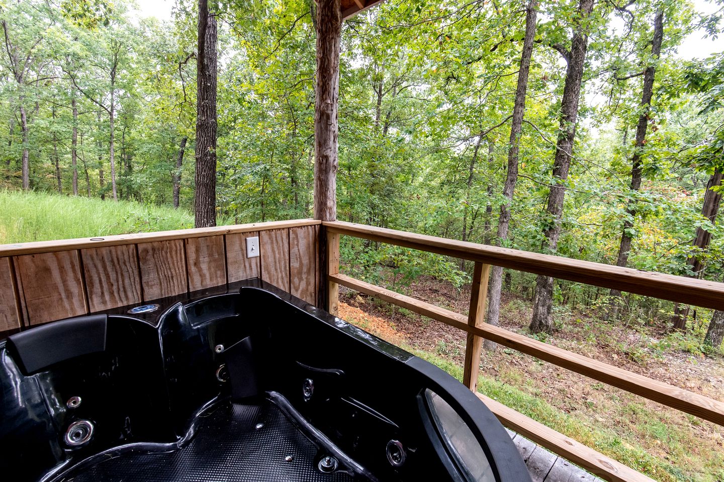 Escape to Marshall, Arkansas, in this Cozy Cabin for Four