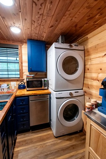 Cabins (United States of America, Marshall, Arkansas)
