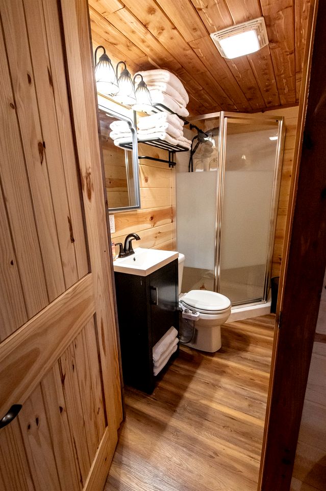 Escape to Marshall, Arkansas, in this Cozy Cabin for Four