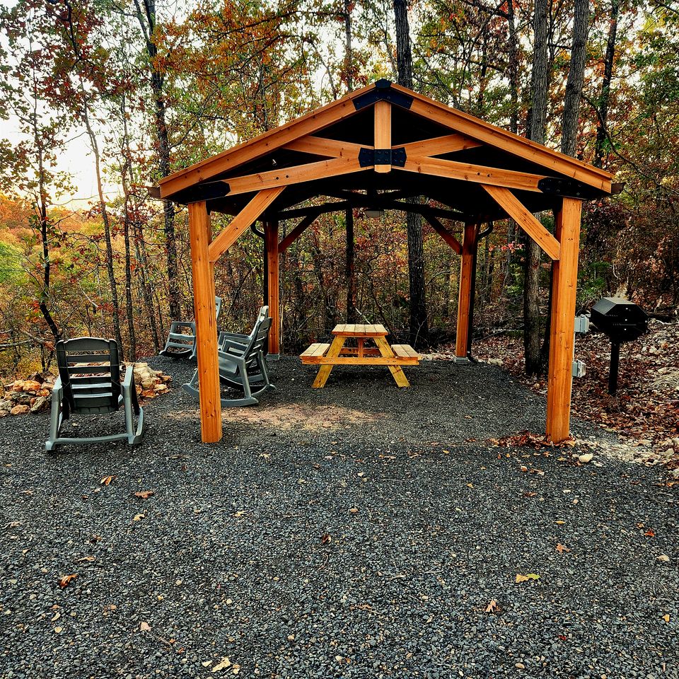 Escape to Marshall, Arkansas, in this Cozy Cabin for Four