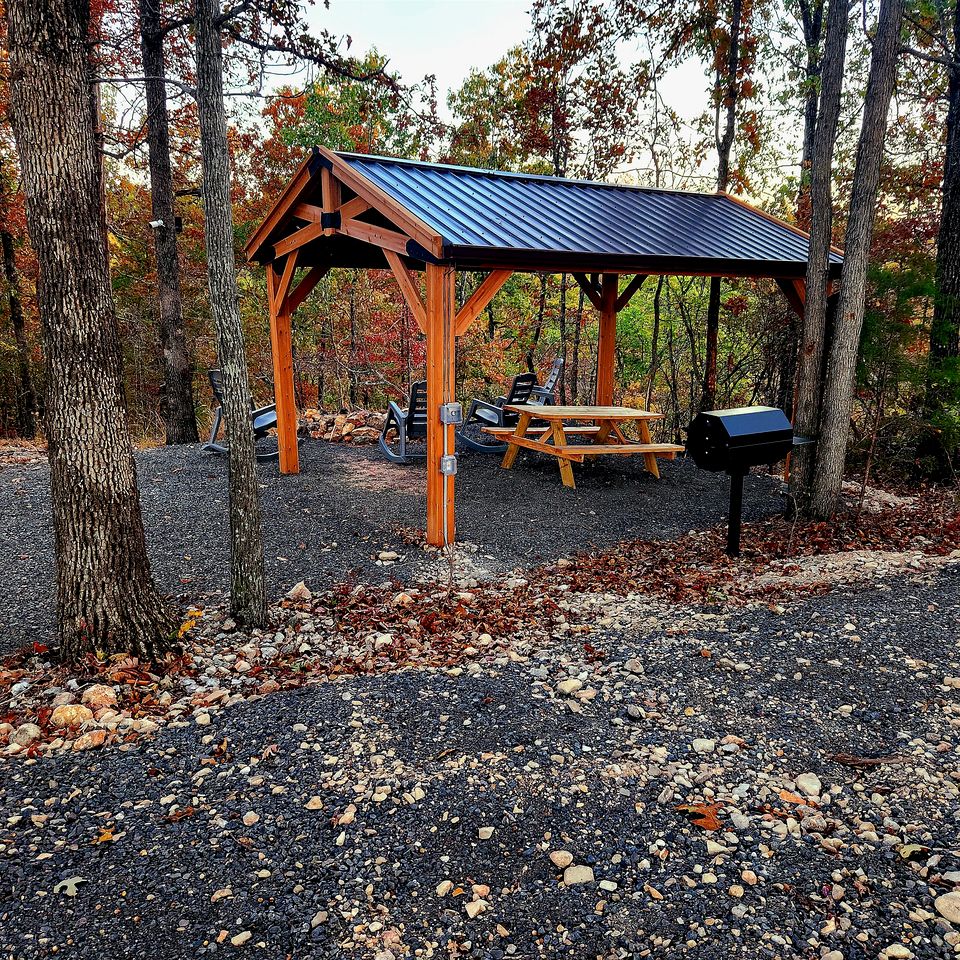 Escape to Marshall, Arkansas, in this Cozy Cabin for Four