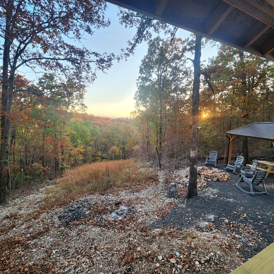 Escape to Marshall, Arkansas, in this Cozy Cabin for Four