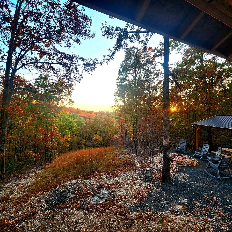 Escape to Marshall, Arkansas, in this Cozy Cabin for Four