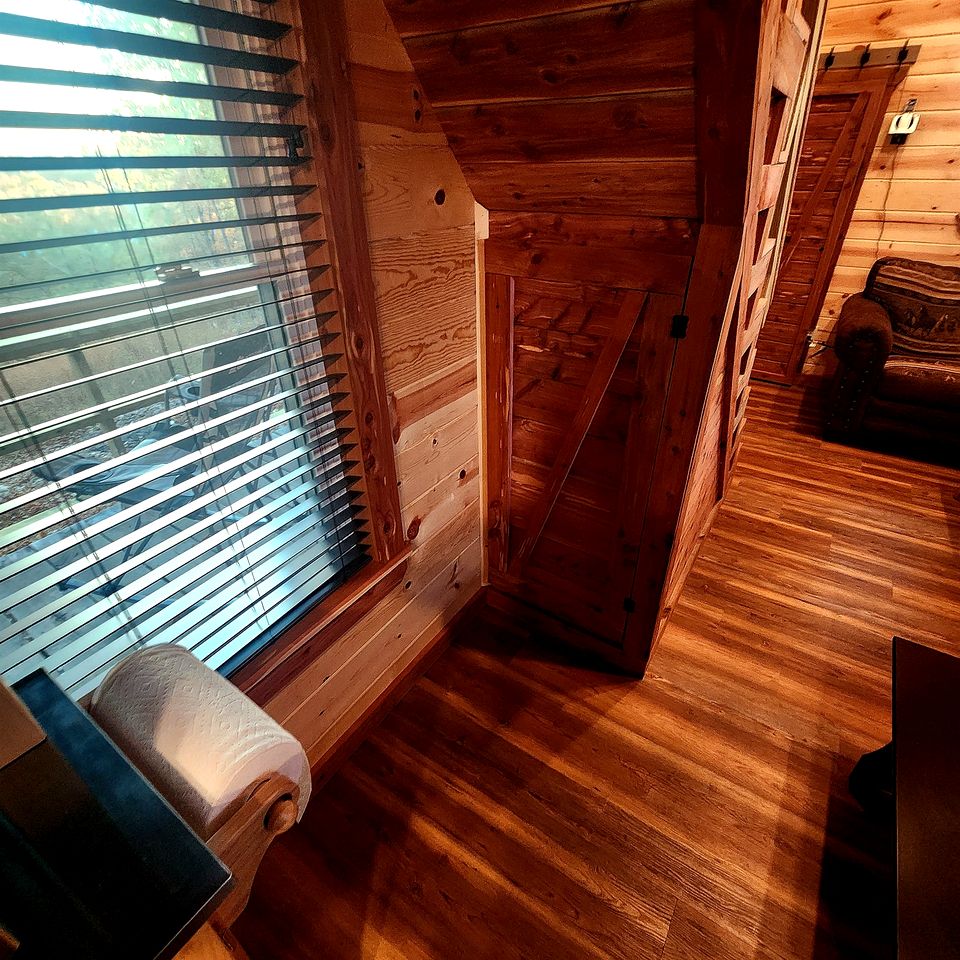 Escape to Marshall, Arkansas, in this Cozy Cabin for Four