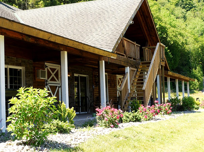 Cabins (Fishs Eddy, New York, United States)