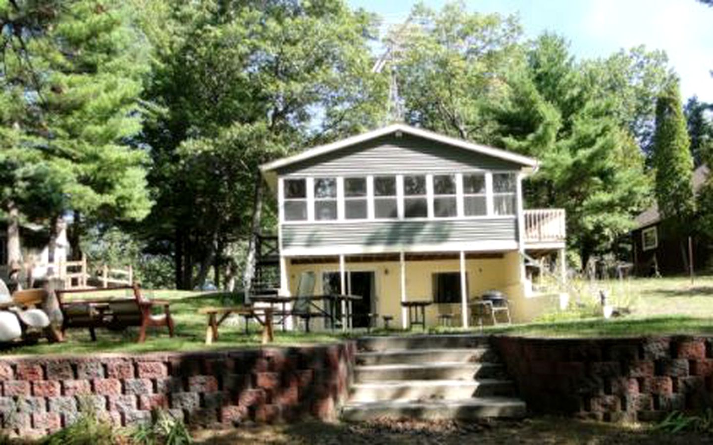 Cottages (Wild Rose, Wisconsin, United States)