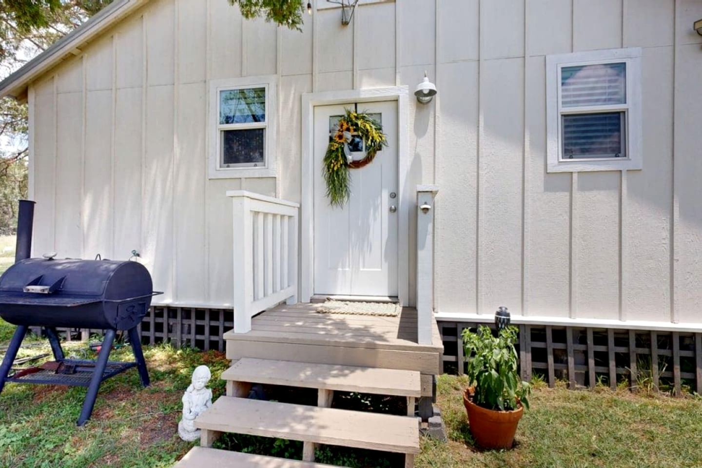 Rustic Texas Farmhouse Retreat in College Station, Texas – 8 Miles from Kyle Field