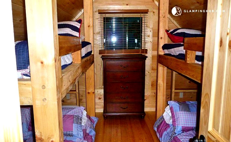 Cabins (Rising Fawn, Georgia, United States)
