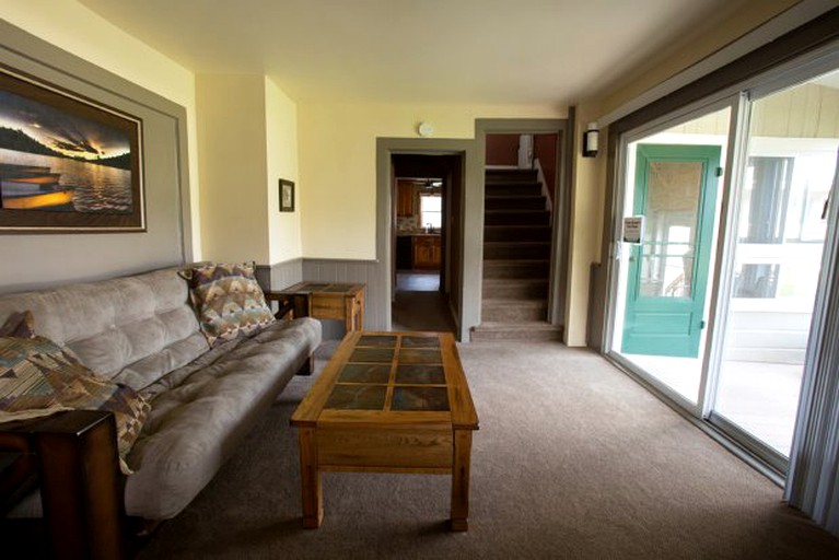 Cabins (Lake George, New York, United States)