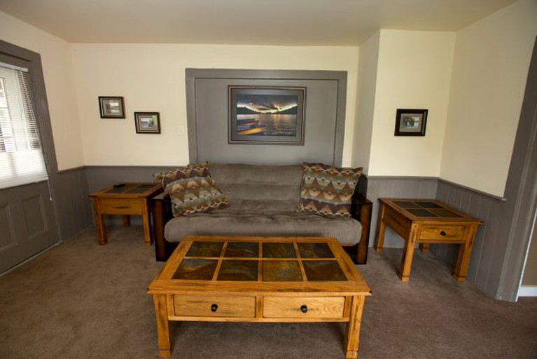 Cabins (Lake George, New York, United States)
