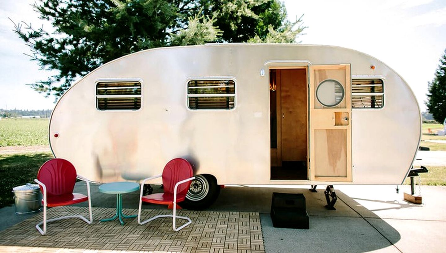 Caravans (Dayton, Oregon, United States)
