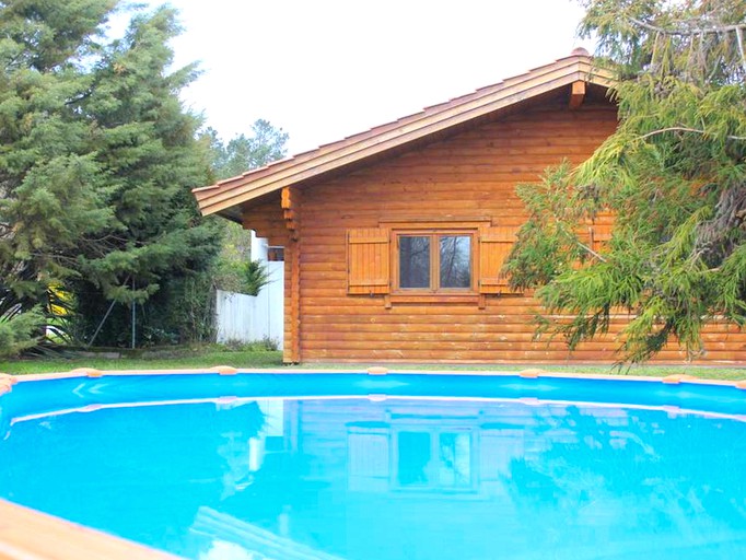 Cabins (Campia, Viseu District, Portugal)
