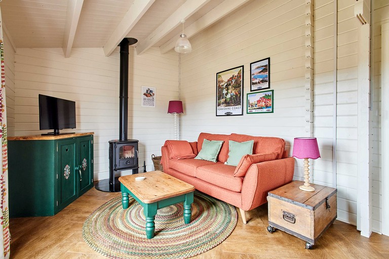 Cabins (United Kingdom, Buttercrambe, England)