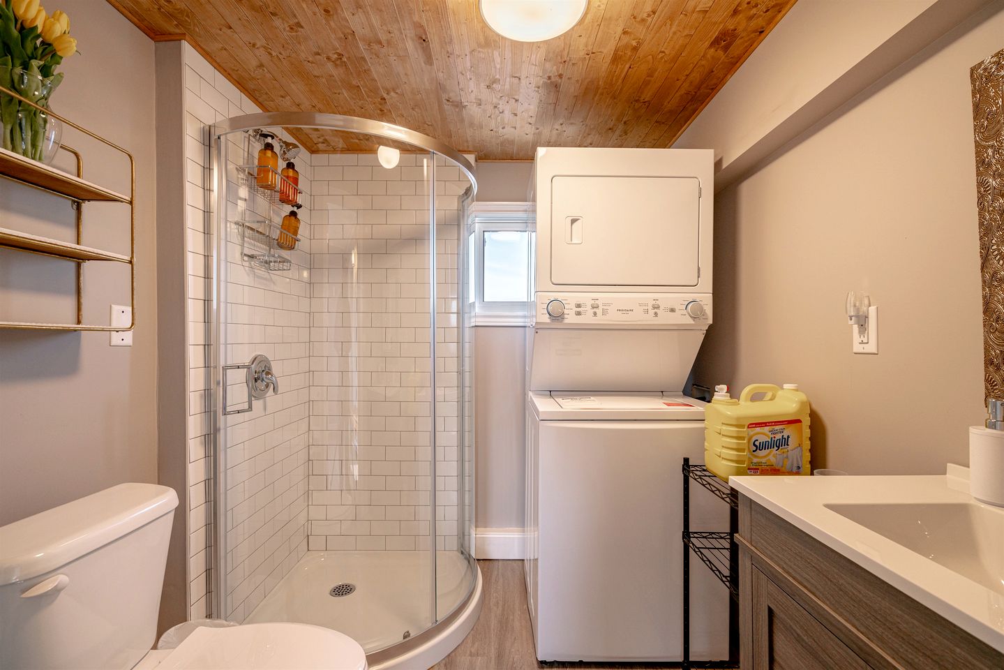 Fantastic Cottage with Fire Pit and Hot-tub in Leamington, Ontario