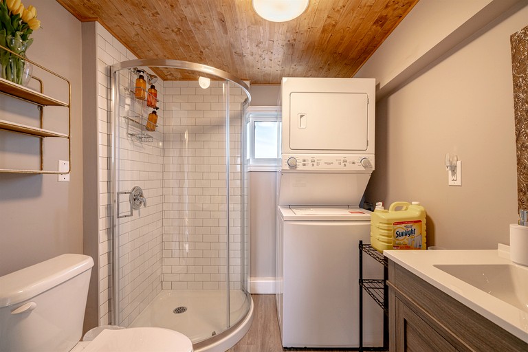 Cottages (Canada, Leamington, Ontario)