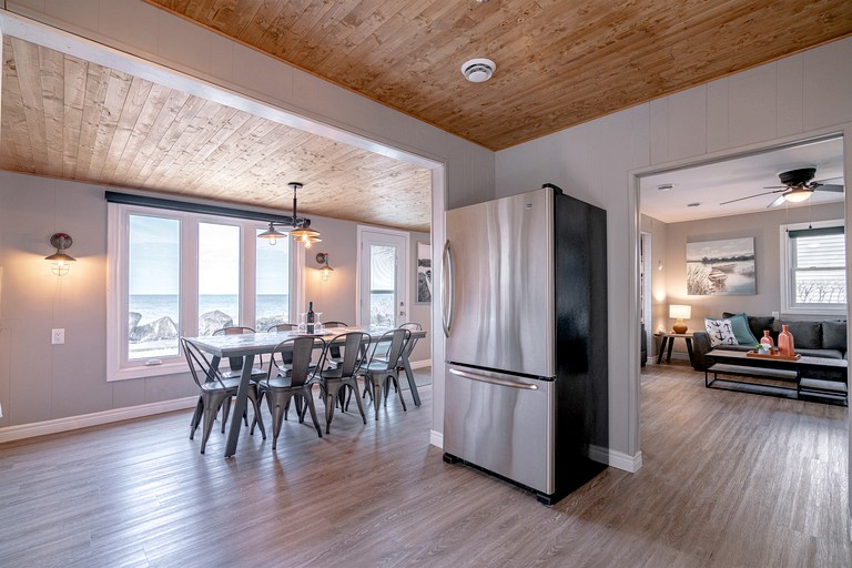 Cottages (Canada, Leamington, Ontario)