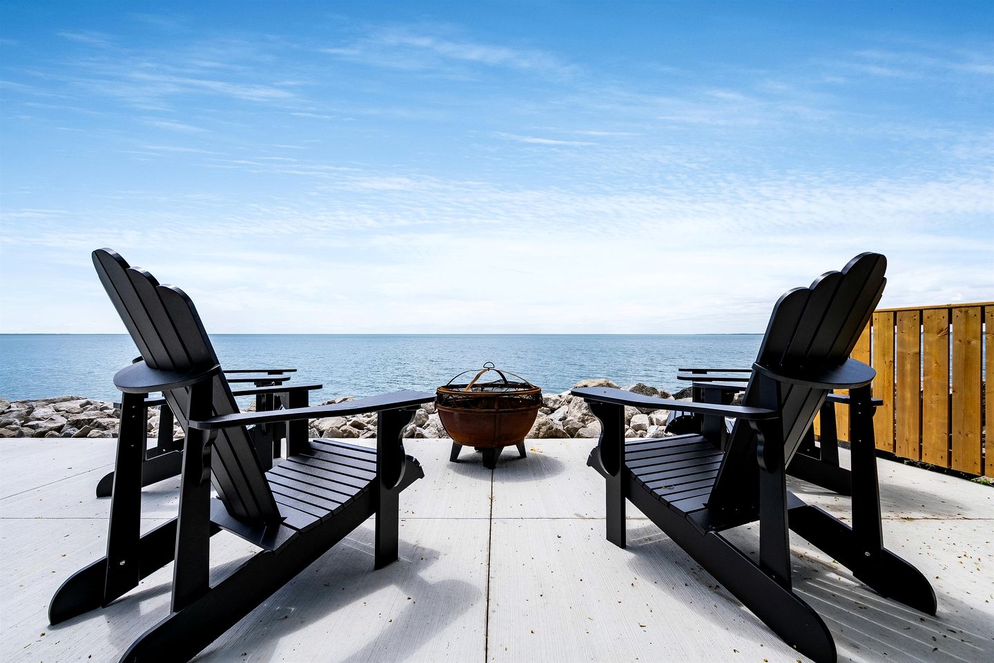 Fantastic Cottage with Fire Pit and Hot-tub in Leamington, Ontario