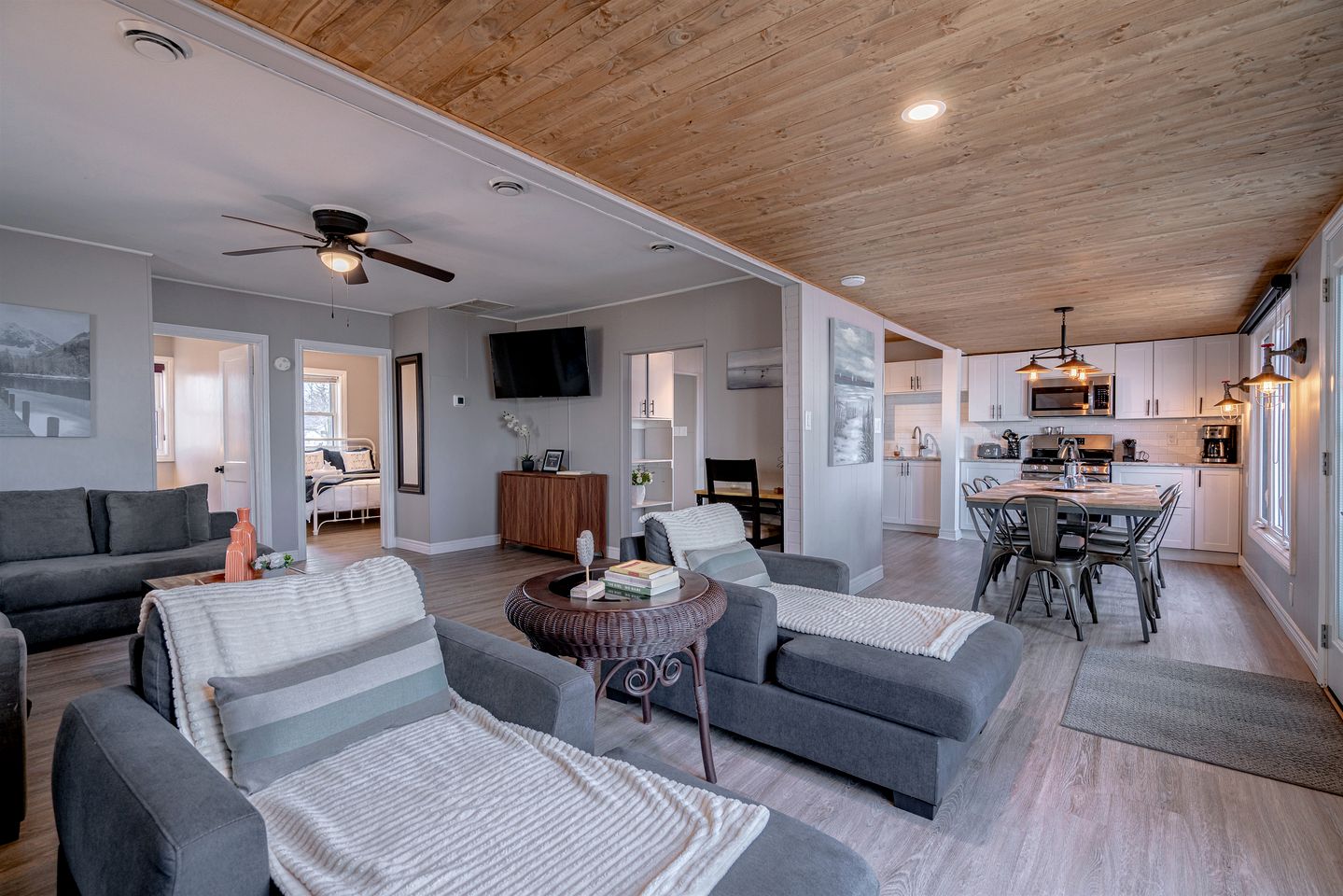 Fantastic Cottage with Fire Pit and Hot-tub in Leamington, Ontario