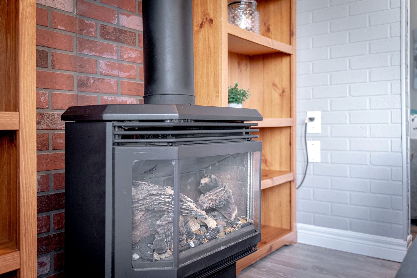 Fantastic Cottage with Fire Pit and Hot-tub in Leamington, Ontario