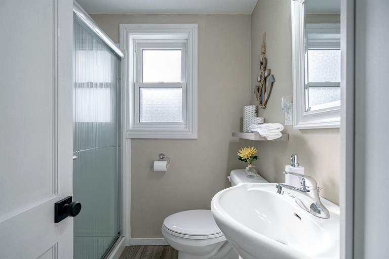 Cottages (Canada, Leamington, Ontario)