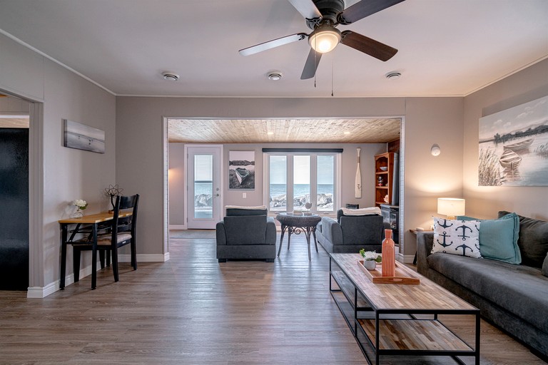 Cottages (Canada, Leamington, Ontario)