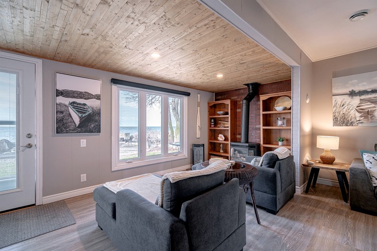 Cottages (Canada, Leamington, Ontario)