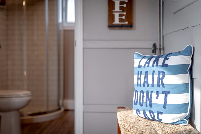 Cottages (Canada, Leamington, Ontario)