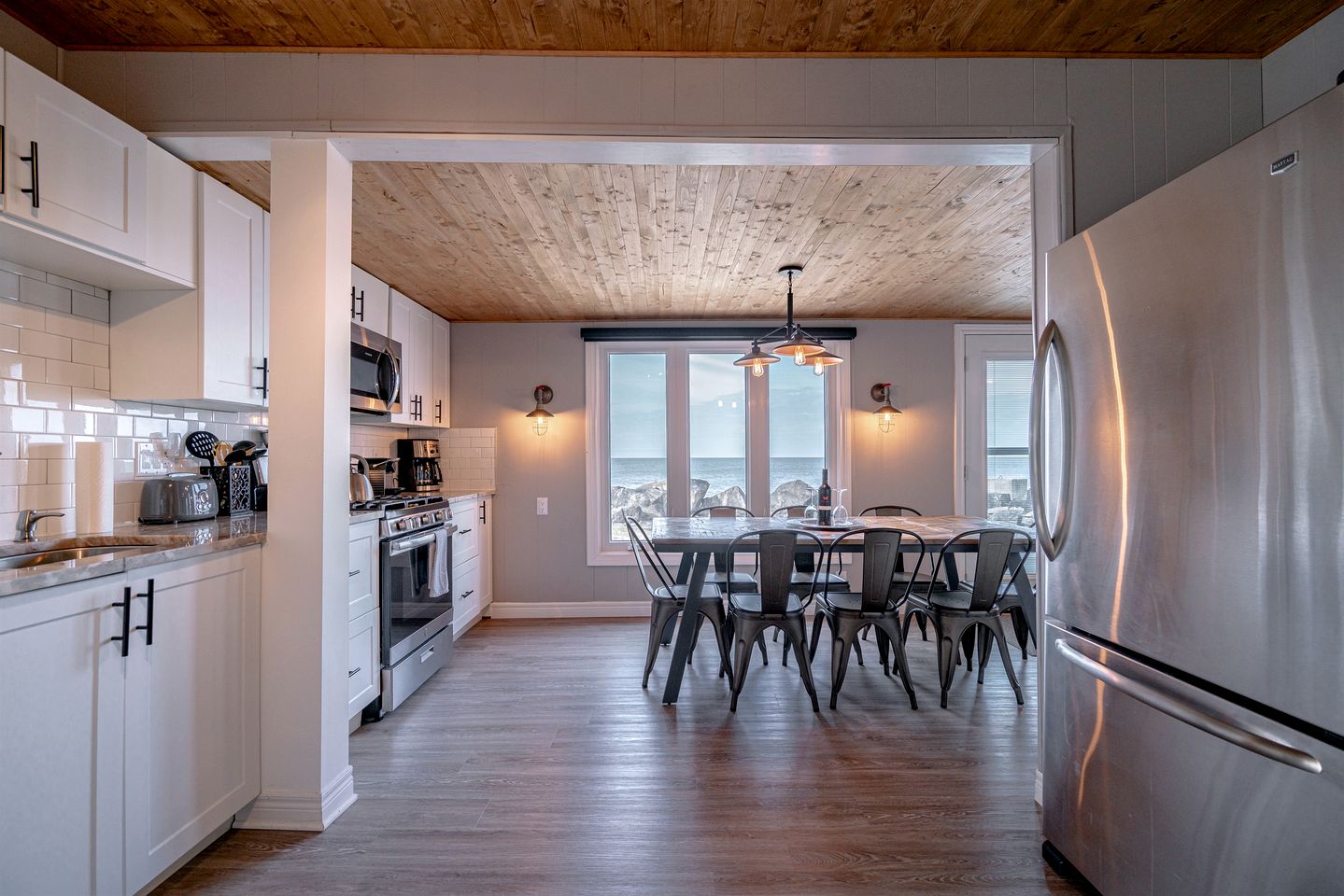 Fantastic Cottage with Fire Pit and Hot-tub in Leamington, Ontario