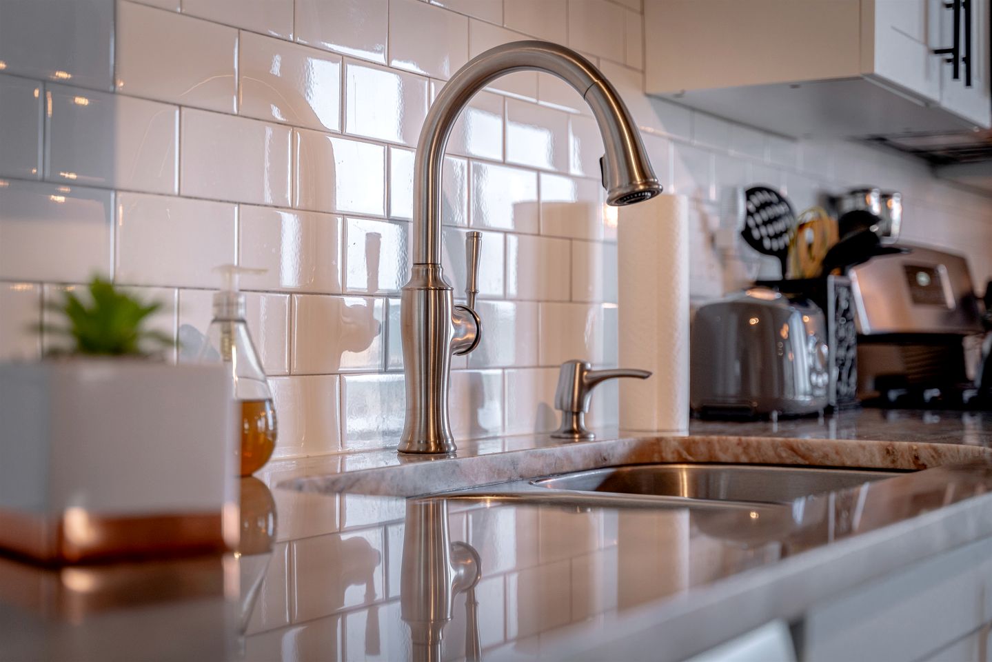 Fantastic Cottage with Fire Pit and Hot-tub in Leamington, Ontario