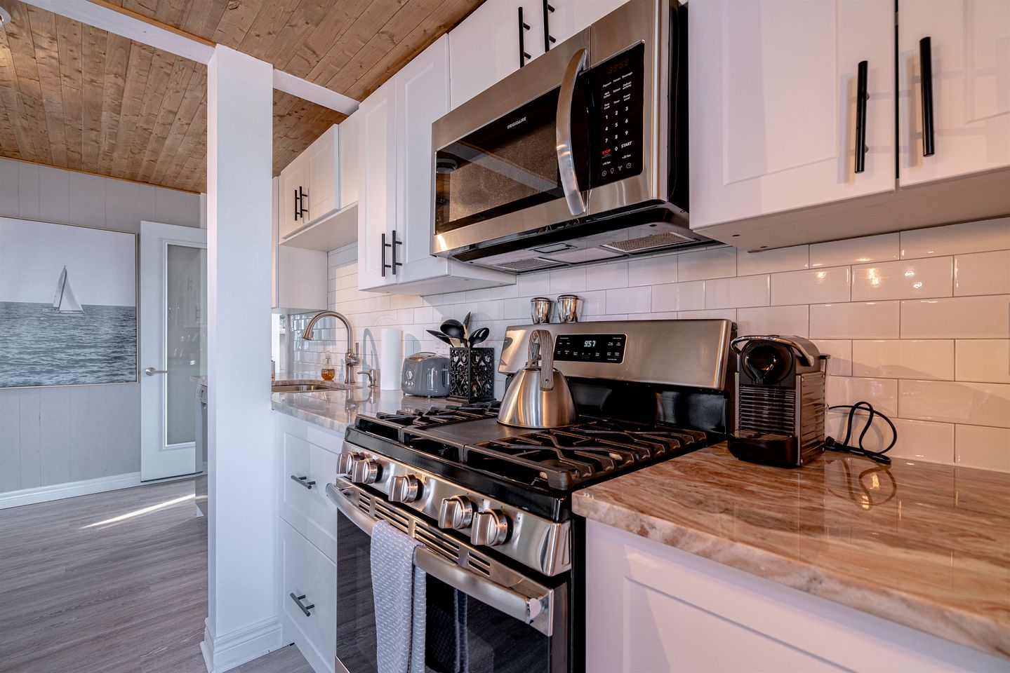 Fantastic Cottage with Fire Pit and Hot-tub in Leamington, Ontario