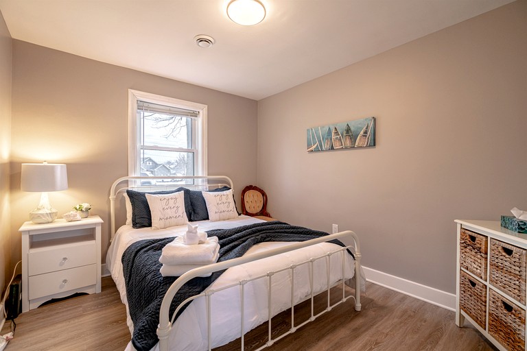 Cottages (Canada, Leamington, Ontario)