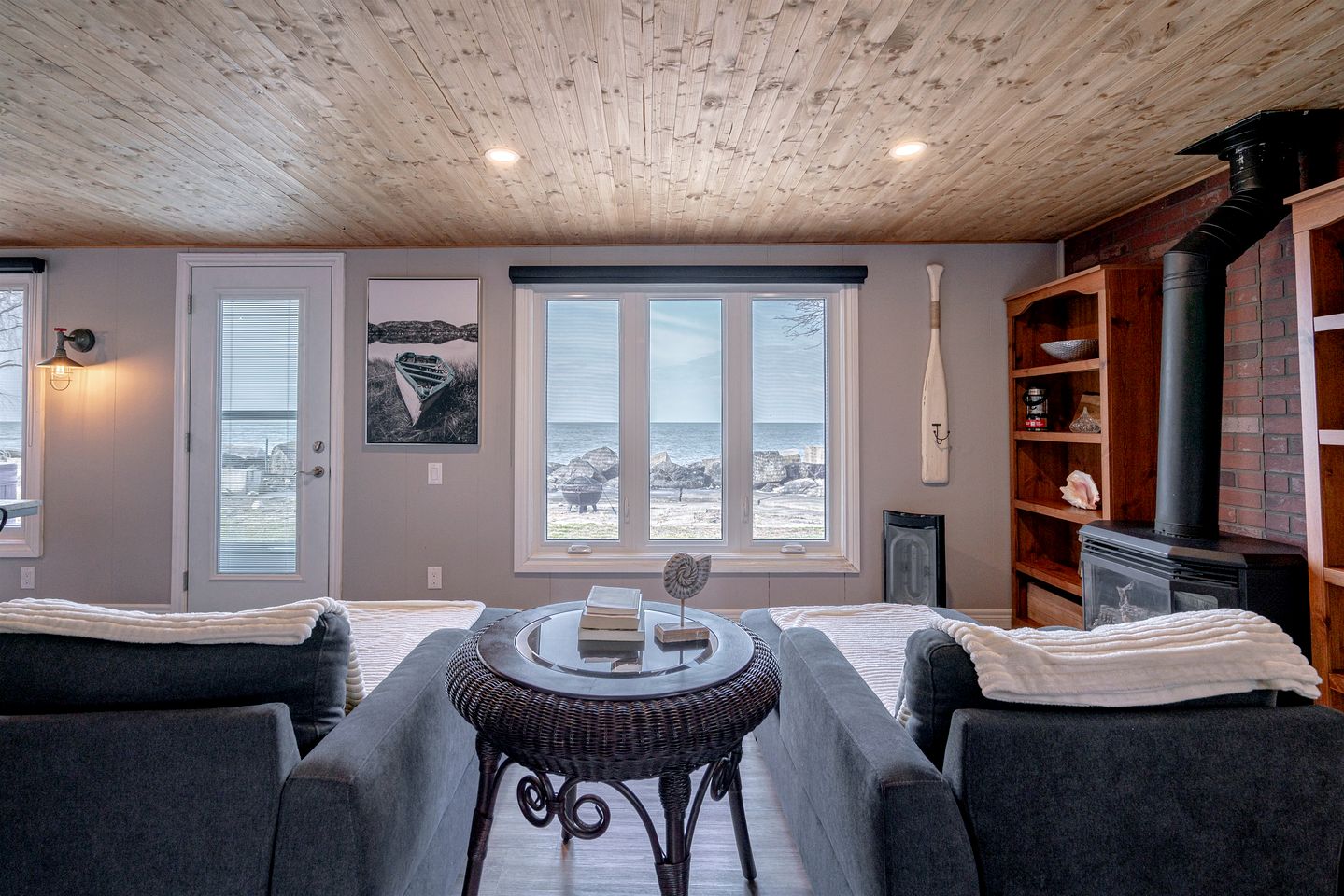 Fantastic Cottage with Fire Pit and Hot-tub in Leamington, Ontario