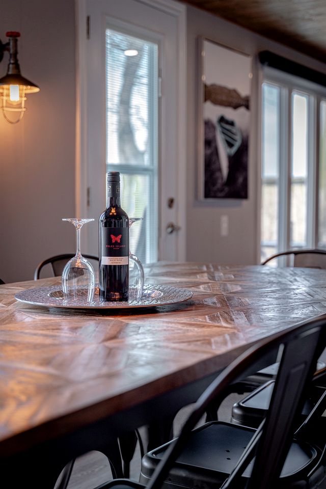 Fantastic Cottage with Fire Pit and Hot-tub in Leamington, Ontario